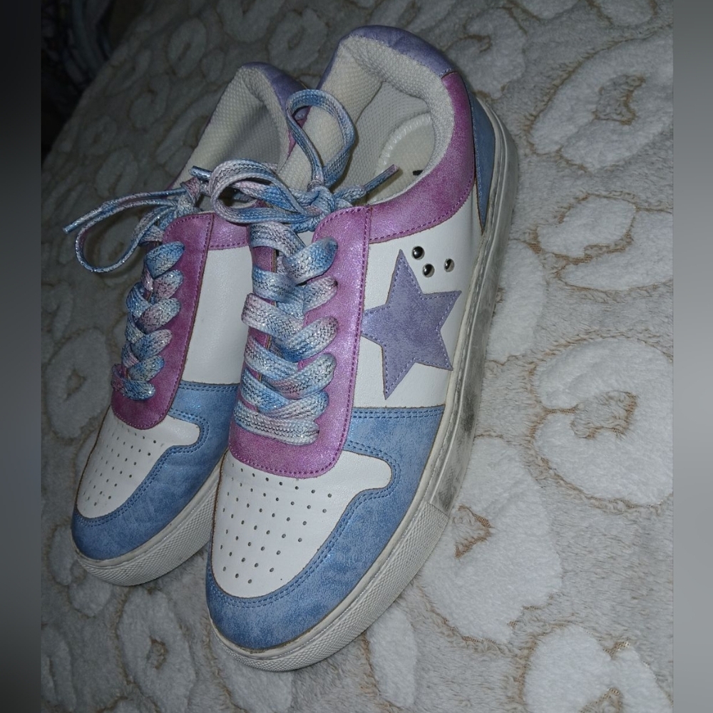 HEY GIRL SNEAKERS. LIKE NEW!